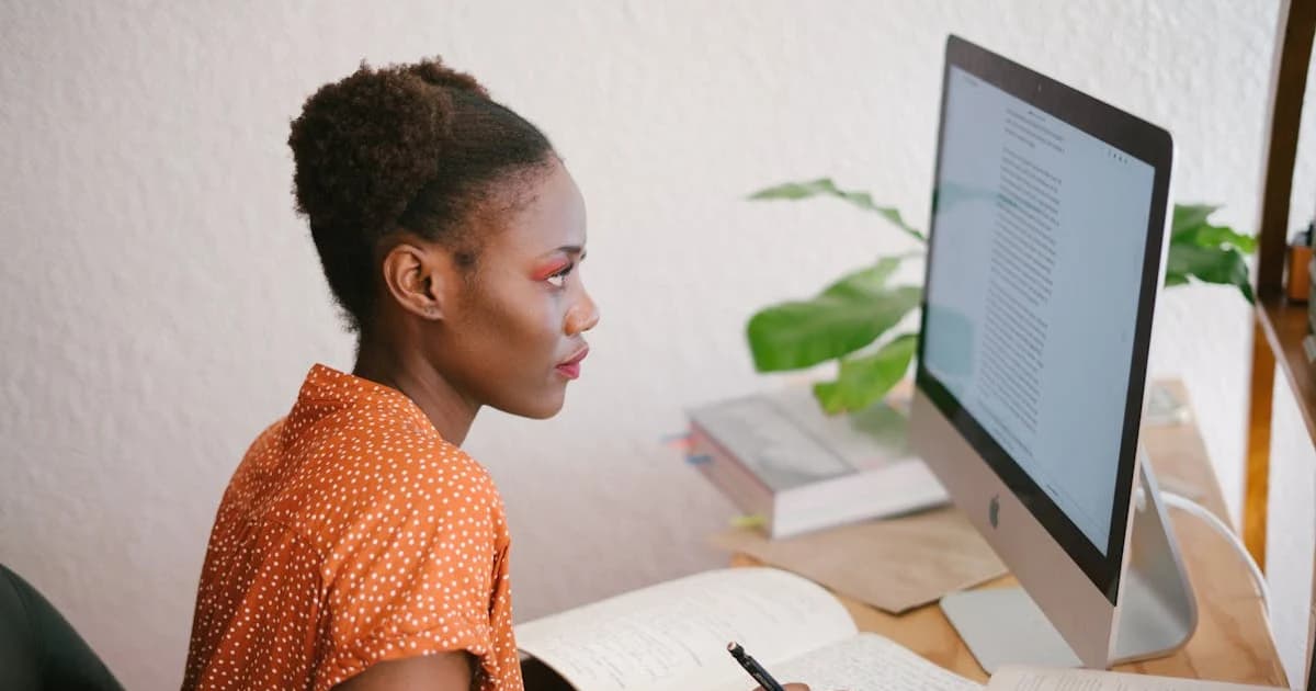 Crystal Lundberg Launches 'Build Forward' Pledge to Promote Personal Growth Through Consistent Action