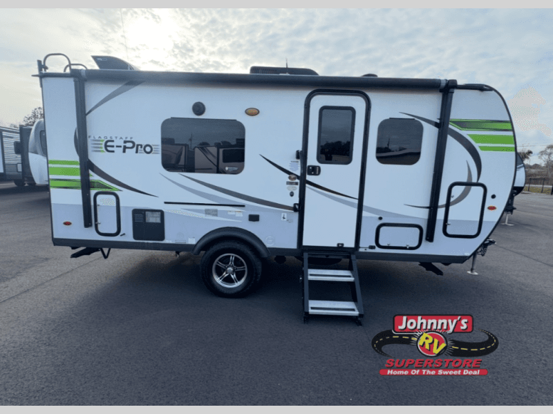 Johnny's RV Superstore Expands Inventory to Meet Gulf Coast Demand