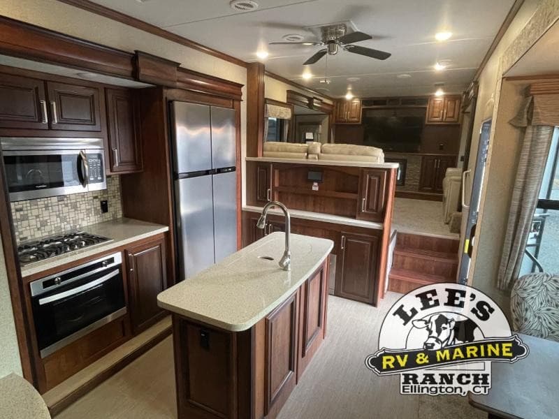 Lee's Auto & RV Ranch Highlights Used RVs and Crusader Campers for Connecticut Buyers